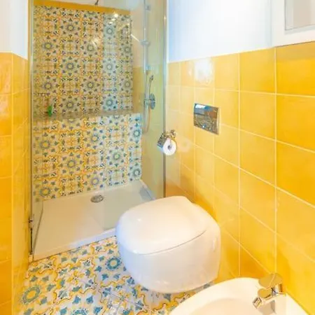 Vista Mare A Con Parcheggio Paolone House *